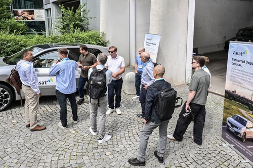 bmw에 위성 통신 탑재 자동차 음성 통화 시연